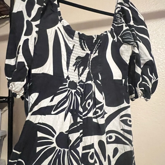 Farm Rio x Anthropologie Puff-Sleeve
Printed Linen Jumpsuit - Picture 8 of 15